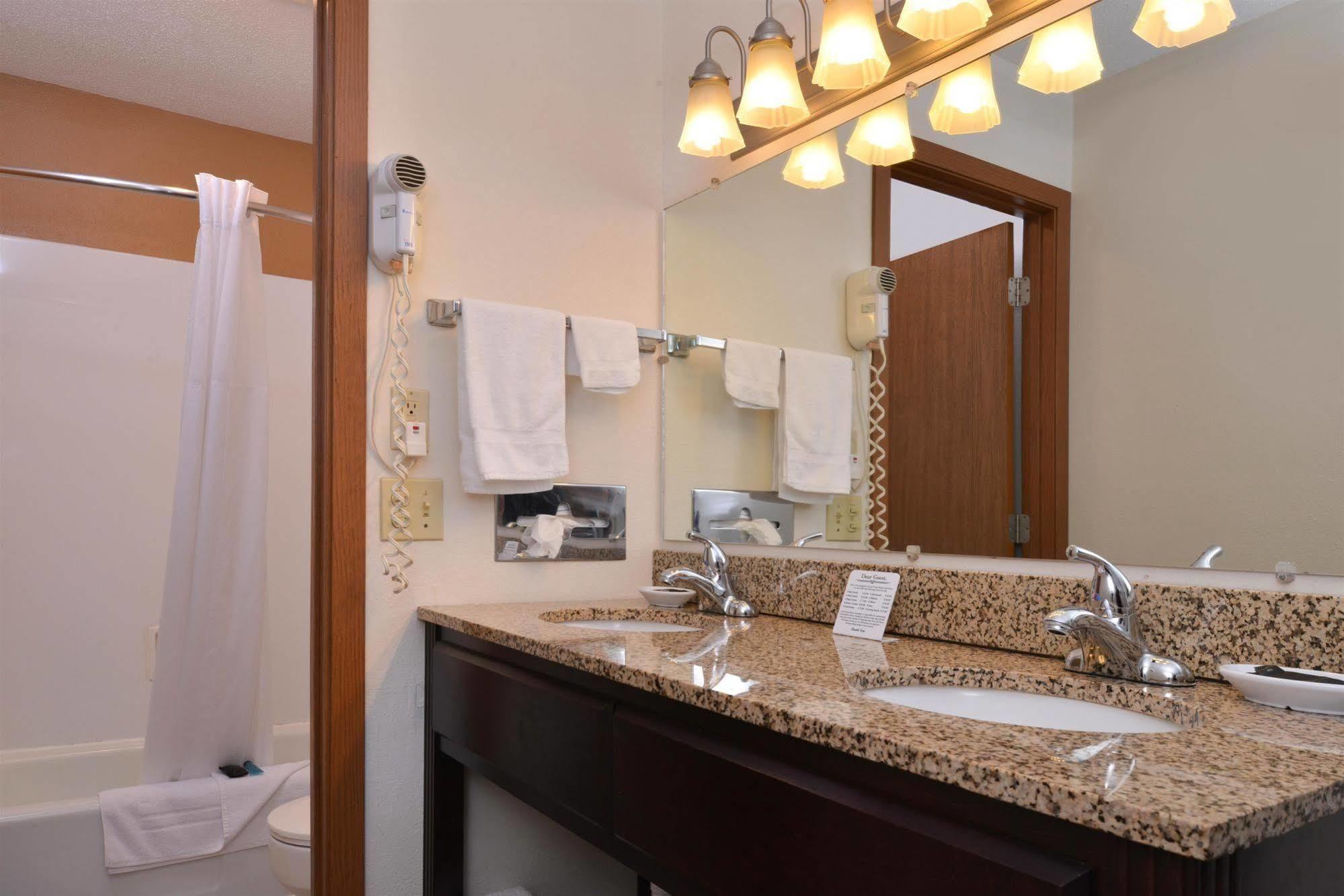 Motel Americas Value & 3*